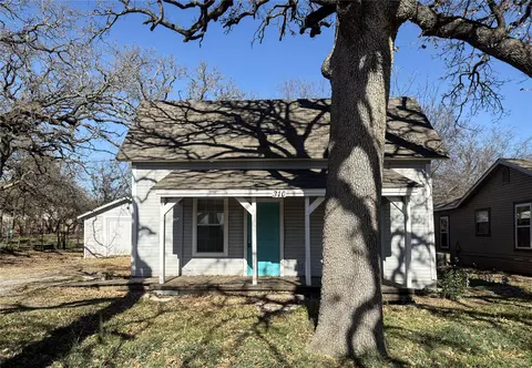 310 W Russell St, Weatherford, TX 76086