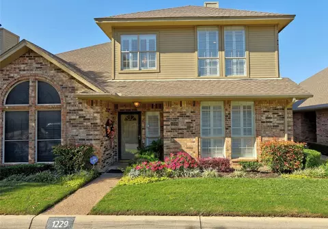 1229 Wooded Trl, Hurst, TX 76053