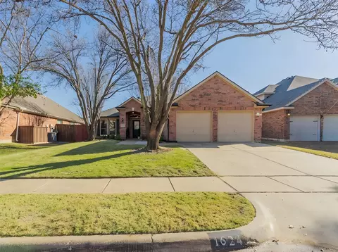 1624 Knoll Ridge Cir, Corinth, TX 76210