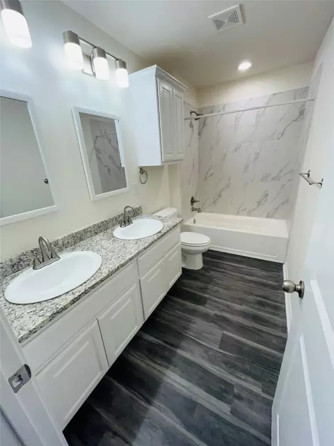 Bath - 103 E 15th St, Bonham, TX 75418 photo 3 of 3
