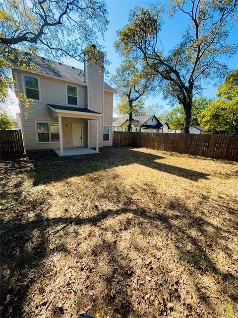 Exterior - 103 E 15th St, Bonham, TX 75418 photo 2 of 2