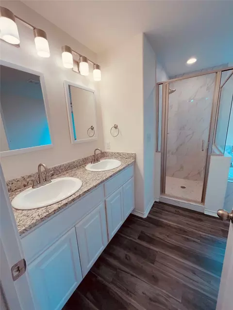 Bath - 103 E 15th St, Bonham, TX 75418 photo 1 of 3