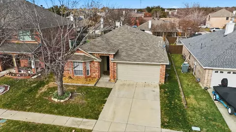 1052 Cottonbelt Dr, Saginaw, TX 76131