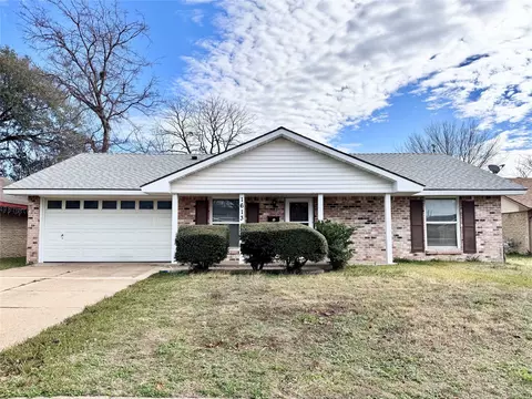 1613 Squire Ct, Grand Prairie, TX 75051