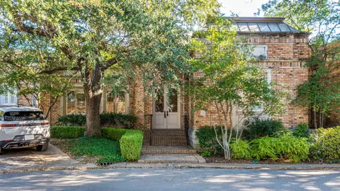 34 Stonecourt Cir, Dallas, TX 75225
