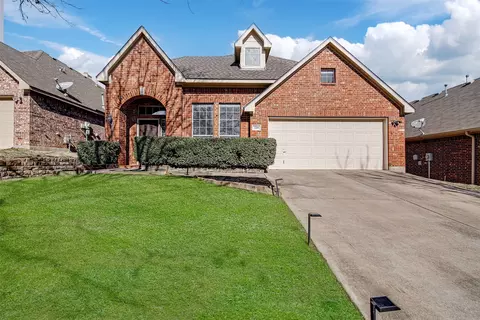 729 Red Elm Ln, Fort Worth, TX 76131