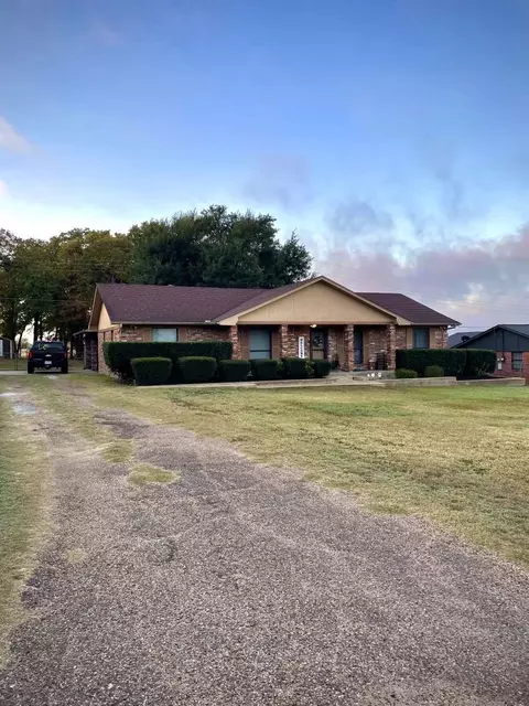 6243 Crest Ln, Oak Grove, TX 75142