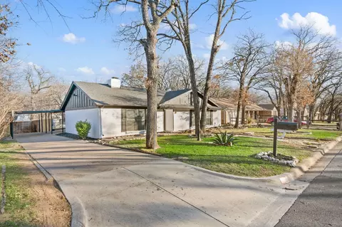 420 Twin Creek Dr, Hurst, TX 76053