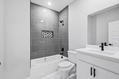 Bath - 714 Bethlehem St, Terrell, TX 75160 photo 3 of 3