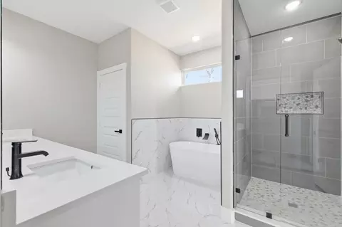 Bath - 714 Bethlehem St, Terrell, TX 75160 photo 2 of 3