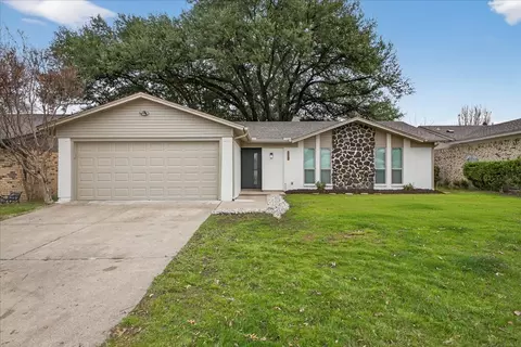 2511 Mardell Dr, Arlington, TX 76016