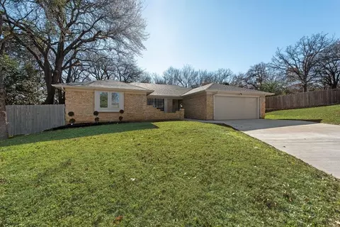 903 Elmwood Ct, Euless, TX 76039