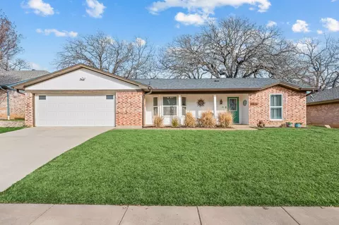 3124 Spring Lake Dr, Bedford, TX 76021