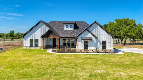 2001 Collin St, Weatherford, TX 76085