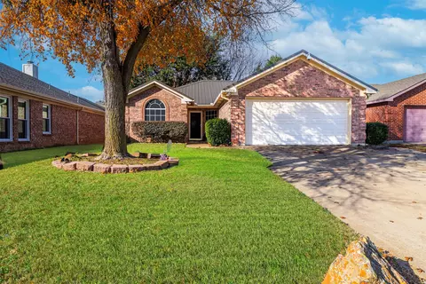 12212 Stillglen Trl, Burleson, TX 76028