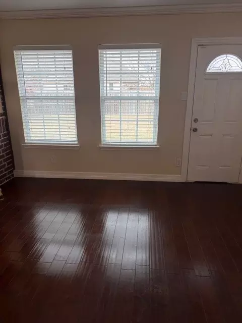 Living - 921 Brookhaven Dr, Lancaster, TX 75134 photo 5 of 6
