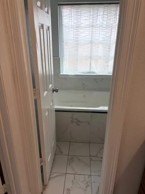 Bath - 921 Brookhaven Dr, Lancaster, TX 75134 photo 6 of 7