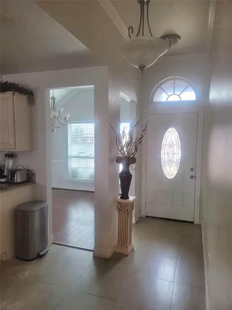 Entry Way - 921 Brookhaven Dr, Lancaster, TX 75134 photo 2 of 5