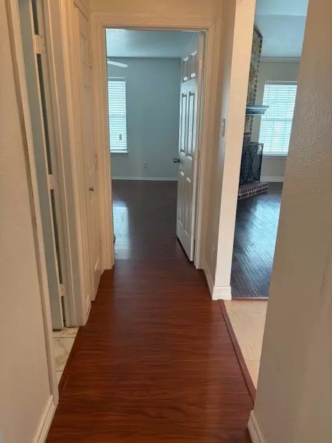 Entry Way - 921 Brookhaven Dr, Lancaster, TX 75134 photo 4 of 5