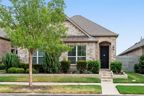 920 10th St, Argyle, TX 76226