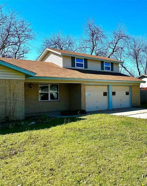 725 Meadowlark Cir, Crowley, TX 76036