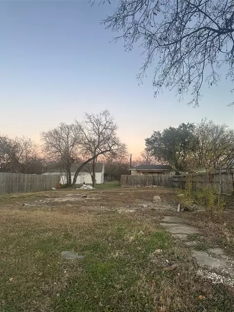 606 Mill St, Gainesville, TX 76240