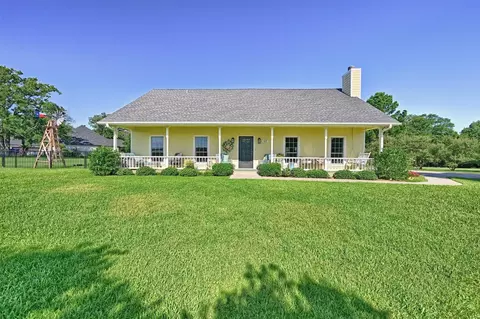 122 Comanche Dr, Lake Kiowa, TX 76240