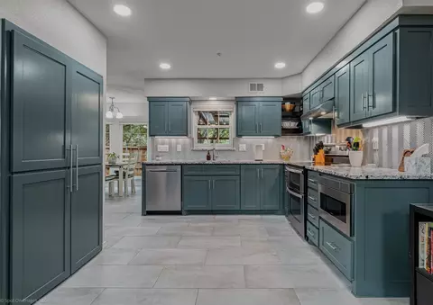 700 Silverstone Ln, Irving, TX 75063