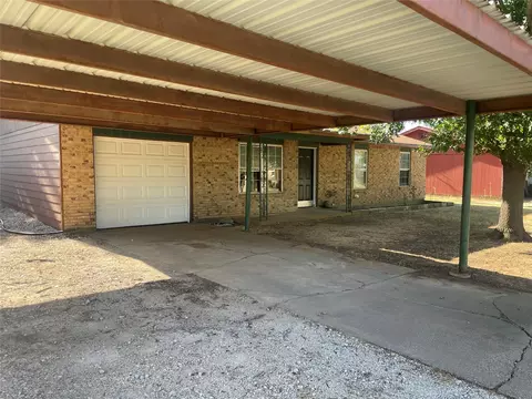 179 Oakland St, Graham, TX 76450