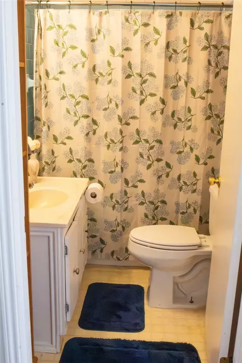 Bath - 1719 21st St, Anson, TX 79501 photo 1 of 4