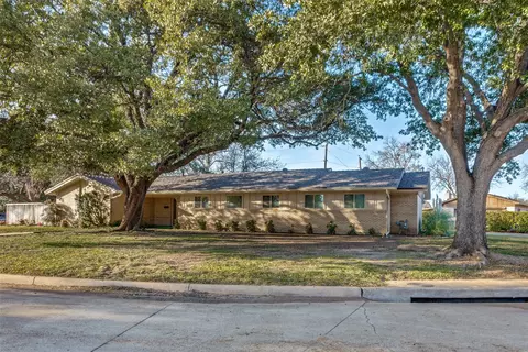 4113 Tara Dr, Benbrook, TX 76116