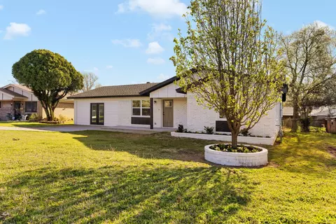 6509 Tina Ct, Forest Hill, TX 76140