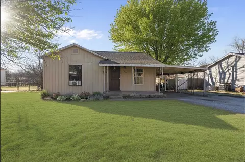 9201 Farmer Rd, White Settlement, TX 76108