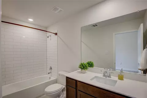Bath - 2703 Sayers Way, Forney, TX 75126 photo 3 of 4