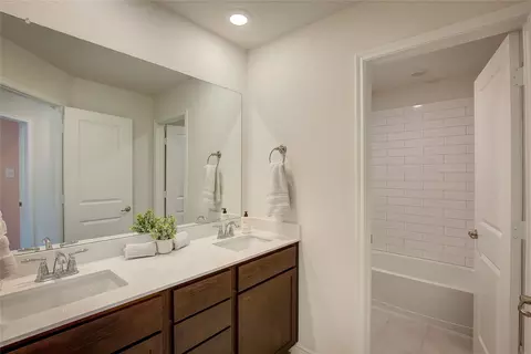 Bath - 2703 Sayers Way, Forney, TX 75126 photo 4 of 4