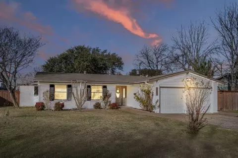 8715 Kingspoint Dr, Dallas, TX 75238