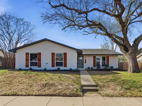 2110 Cedarcrest Dr, Carrollton, TX 75007