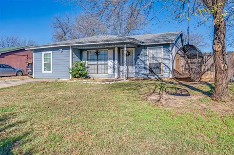 7021 Newberry Ct E, Fort Worth, TX 76120