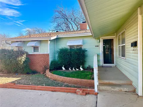 1361 S Pioneer Dr, Abilene, TX 79605