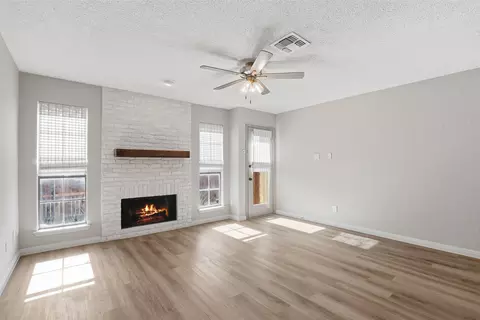 7429 Kingswood Dr, Fort Worth, TX 76133