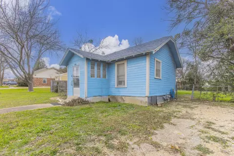 Exterior - 316 E Warren St, Hewitt, TX 76643 photo 3 of 5