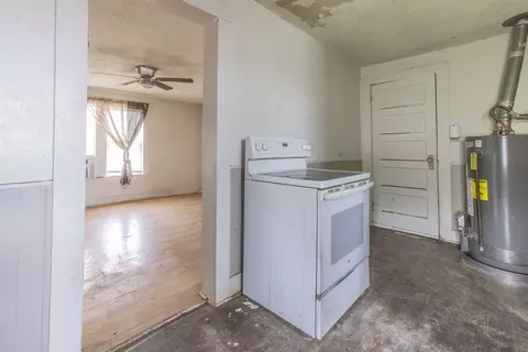 Entry Way - 316 E Warren St, Hewitt, TX 76643 photo 1 of 1