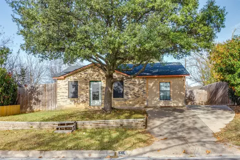 616 Black Hills Dr, Burleson, TX 76028