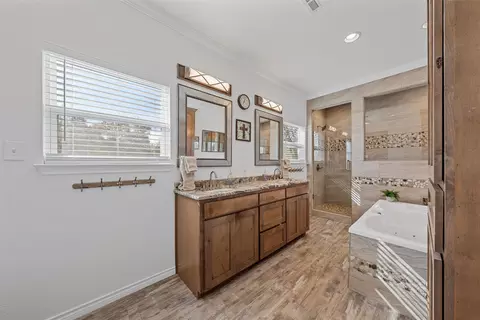 Bath - 1307 Range Rd, China Spring, TX 76633 photo 3 of 5