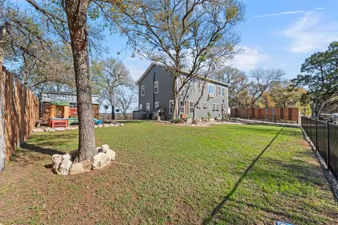Exterior - 1307 Range Rd, China Spring, TX 76633 photo 6 of 7