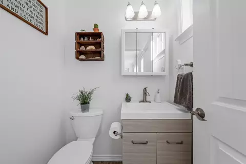 Bath - 1307 Range Rd, China Spring, TX 76633 photo 4 of 5