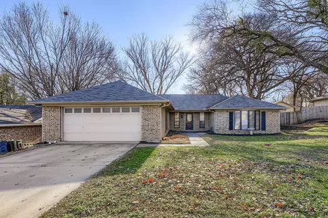 116 NE Alsbury Blvd, Burleson, TX 76028