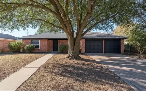 2925 Robertson Dr, Abilene, TX 79606