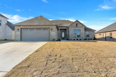 801 Holiday Hills Dr, Mineral Wells, TX 76067