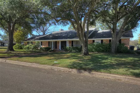 121 Lewis St, Sulphur Springs, TX 75482